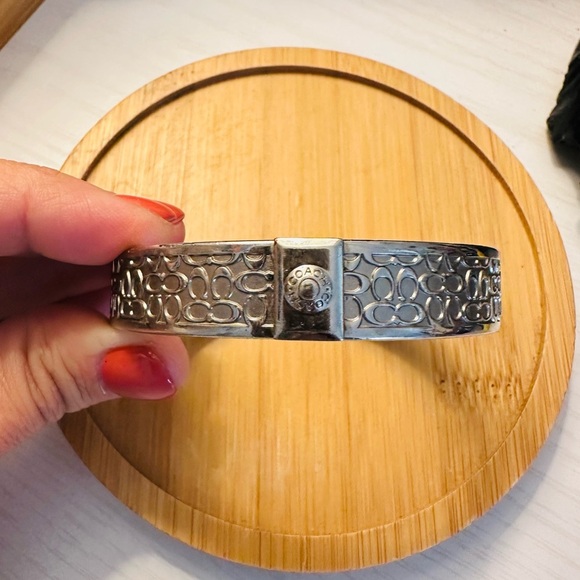 COACH Vintage Signature C’s Silver Bangle - Picture 1 of 6